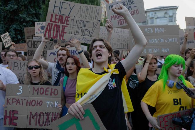 Une manifestation contre la loi qui supprime l’indépendance du Bureau national anticorruption d’Ukraine et le Parquet anticorruption spécialisé, à Kiev, le 24 juillet 2025. 