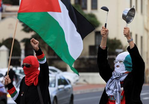 Des manifestants contre la famine à Gaza, devant le parlement d’Afrique du Sud, au Cap, le 25 juillet 2025.