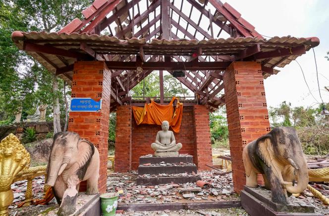 Une pagode endommagée par l’artillerie thaïlandaise dans la province d’Oddar Meanchey, au Cambodge, le 25 juillet 2025.