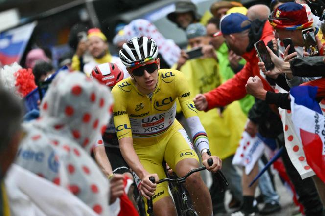 Tadej Pogacar, dans la montée finale vers La Plagne (Savoie), lors de la 19ᵉ étape du Tour de France, le 25 juillet 2025.