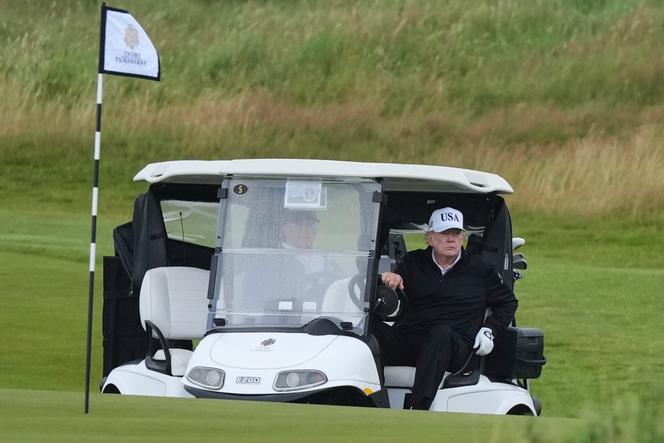 Le président américain, Donald Trump, sur le terrain de golf Trump Turnberry, à Turnberry (Ecosse), le 26 juillet 2025.