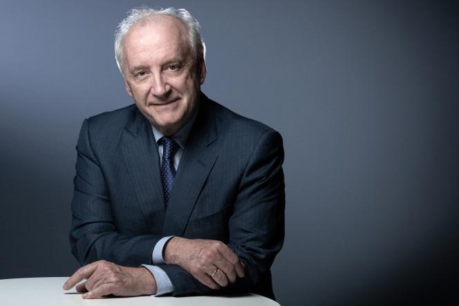 L’ancien ministre français des Affaires étrangères Hubert Védrine, à Paris, le 11 avril 2022.