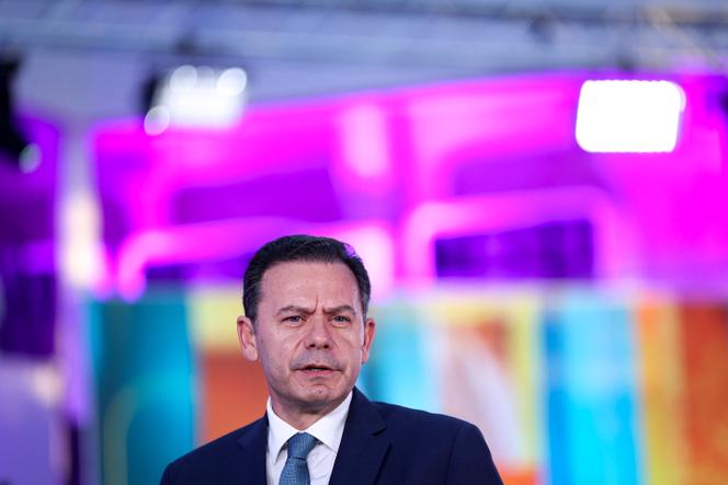 L’actuel premier ministre portugais, Luis Montenegro,  lors d’un débat télévisé avant les législatives du 18 mai, le 30 avril 2025.