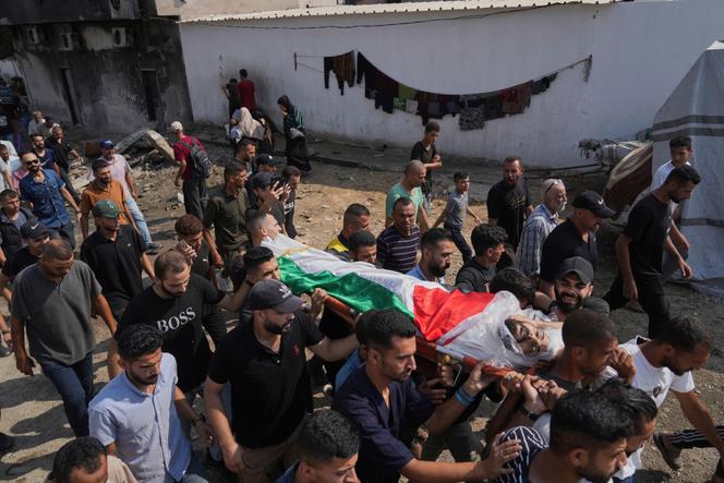 Lors des funérailles d’un Palestinien tué alors qu’il tentait d’atteindre des camions d’aide humanitaire, à Gaza, le 26 juillet 2025.