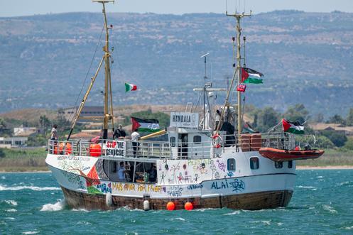 Le « Handala », de La Flottille de la liberté, lors de son départ pour Gaza au départ d’un port de Syracuse, en Sicile (Italie), le 13 juillet 2025.