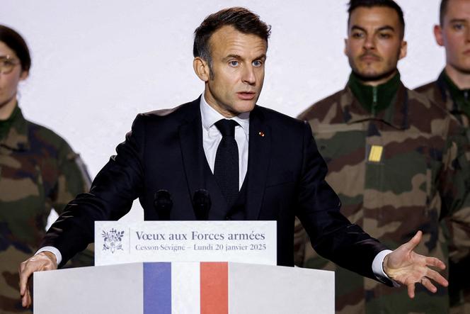 Emmanuel Macron au Commandement du soutien numérique et de la cybersécurité (CATNC) de l’armée de terre, dans le cadre de ses vœux aux forces armées, à Cesson-Sévigné (Ille-et-Vilaine), le 20 janvier 2025.