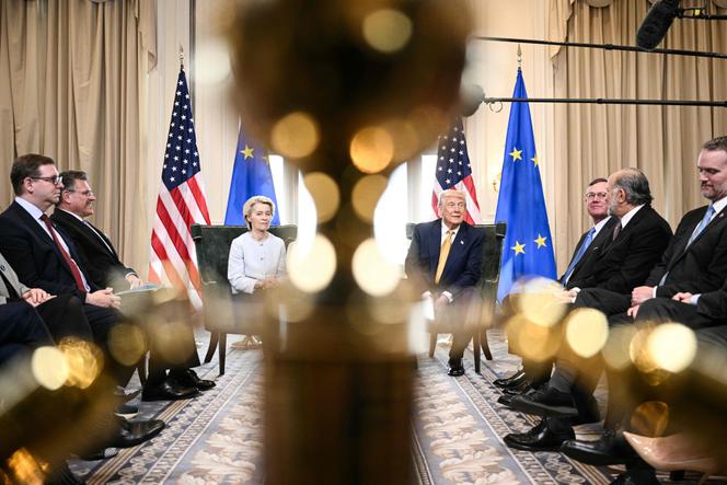 La présidente de la Commission européenne, Ursula von der Leyen, et le président américain, Donald Trump, à Turnberry, dans le sud-ouest de l’Ecosse, le 27 juillet 2025.