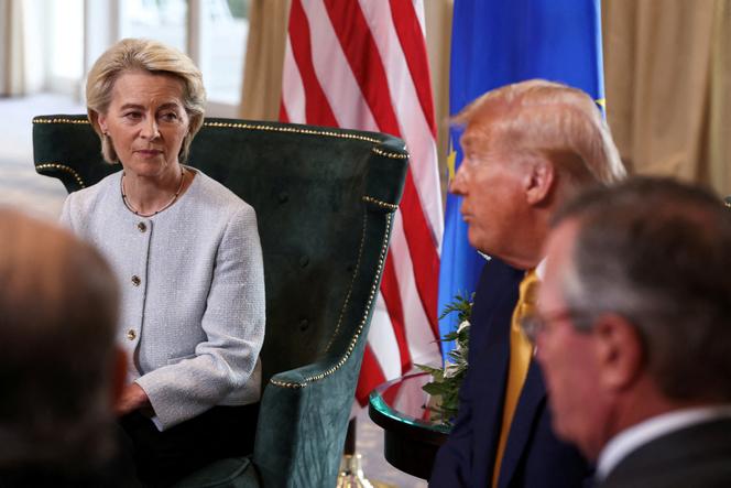 La présidente de la Commission européenne, Ursula von der Leyen, et le président américain, Donald Trump, lors de leur rencontre à Turnberry (Ecosse), le 27 juillet 2025.