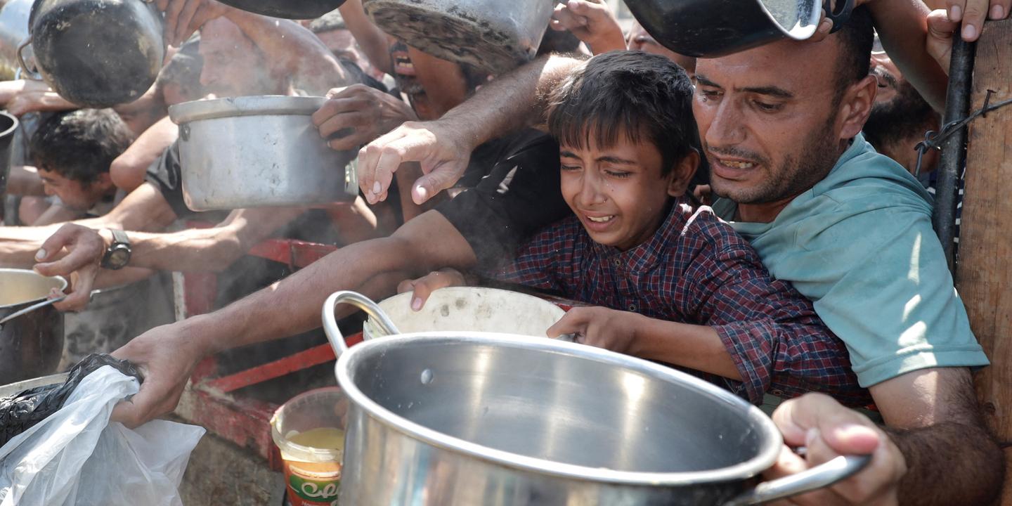 En direct, Gaza : les premières cargaisons d’aide alimentaires sont arrivées dans l’enclave mais restent « très limitées », affirment les habitants