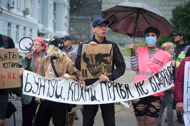 Lors d’une manifestation contre une loi s’attaquant aux institutions anticorruption en Ukraine, à Kiev, le 30 juillet 2025.