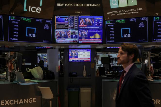 Diffusion d’une allocution du président de la Fed Jerome Powell, au New York Stock Exchange, le 30 juillet 2025.