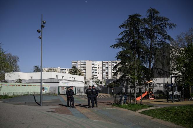 A Vaulx-en-Velin (Métropole de Lyon), où un « mineur probable » a été abattu d’une balle dans la tête, le 7 avril 2025.