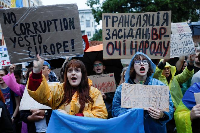 Manifestation contre une loi en Ukraine supprimant l’indépendance de deux institutions chargées d’enquêter sur les affaires de corruption, à Kiev, le 30 juillet 2025.