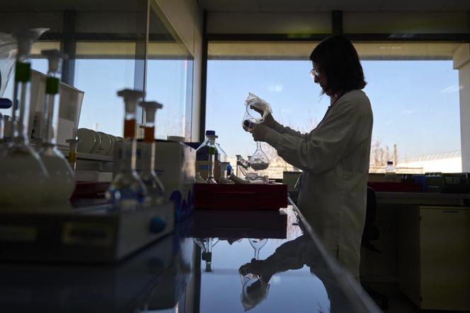 Laboratoire Sanofi à Tours (Indre-et-Loire), le 18 mars 2025