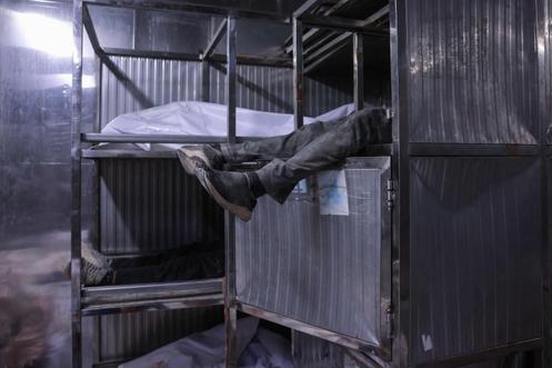 Les corps des Palestiniens tués la veille alors qu’ils attendaient de l’aide, à la morgue de l’hôpital Al-Shifa, dans la ville de Gaza, le 31 juillet 2025.