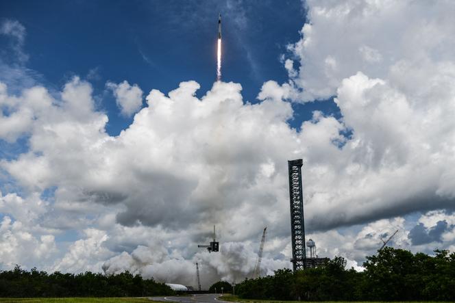 Une fusée Falcon-9 de SpaceX transportant la mission Crew-11 décolle du complexe de lancement 39A du Centre spatial Kennedy de la NASA, en Floride, le 1ᵉʳ août 2025.