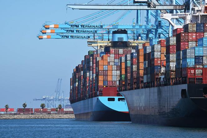 Des porte-conteneurs amarrés au port de Los Angeles (Californie), aux Etats Unis, le 31 juillet 2025.