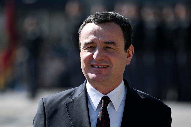Le premier ministre du Kosovo, Albin Kurti, participe à une cérémonie marquant le 27ᵉ anniversaire de l’assassinat d’Adem Jashari, membre fondateur et commandant de l’Armée de libération du Kosovo (UCK), à Pristina, le 5 mars 2025.