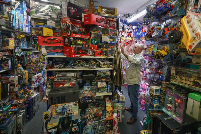 Un magasin A to Z Toys, dont le gérant a déclaré qu’il allait devoir augmenter les prix de presque tous les jouets en raison des droits de douane. A Miami Beach (Floride), le 7 mai 2025.
