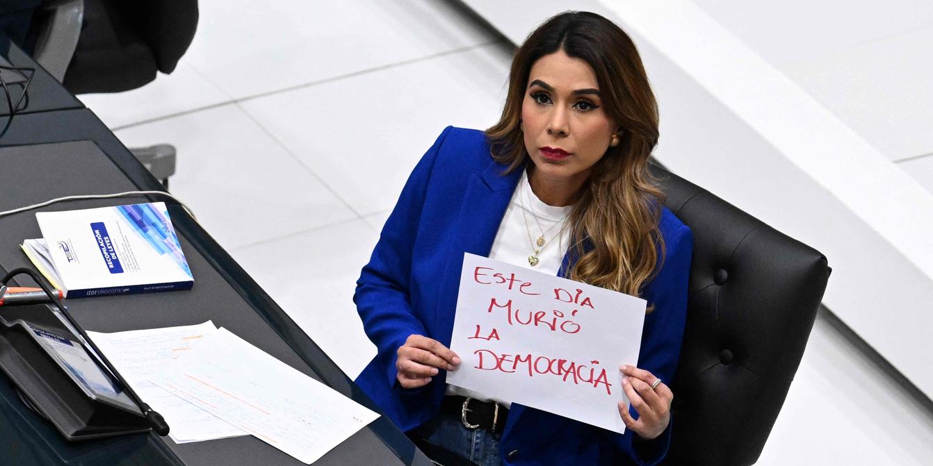 El Salvador abolishes presidential term limits, allowing Bukele to run again