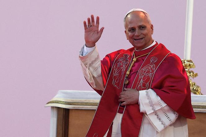 Le pape Léon XIV assiste à une veillée pour le Jubilé de la jeunesse à Tor Vergata, à Rome, en Italie, le 2 août 2025.