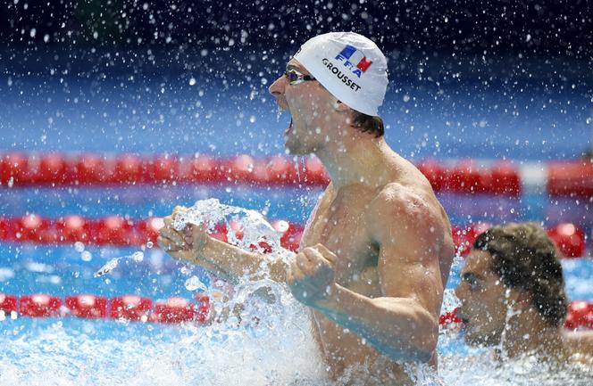 Le nageur français Maxime Grousset, après son titre sur 100 m papillon aux Mondiaux de Singapour, le 2 août 2025 à Singapour.