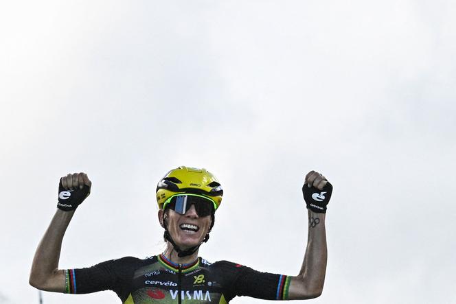 La coureuse française de l’équipe Visma-Lease a Bike Pauline Ferrand-Prévot, lors de la huitième étape du Tour de France Femmes, le 2 août 2025, au col de la Madeleine (Savoie).