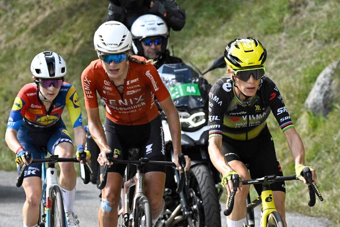 French rider Pauline Ferrand-Prevot (R) leads the breakaway flanked by New Zealand rider Niamh Fisher Black (L) and Dutch rider Yara Kastelijn during the 8th stage of the Tour de France Femmes cycling race, 111.9 km from Chambery to Saint-François-Longchamp, near Saint-François-Longchamp, south-eastern France on August 2, 2025.