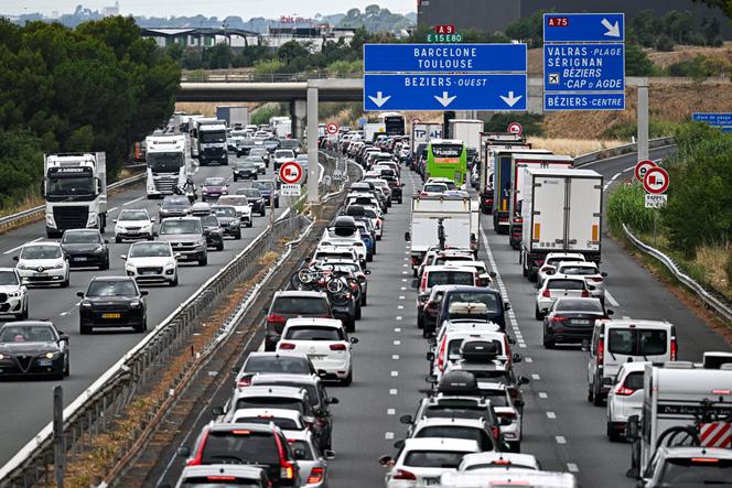Un bouchon sur l’autoroute A9, près de Béziers (Hérault), le 19 juillet 2025.