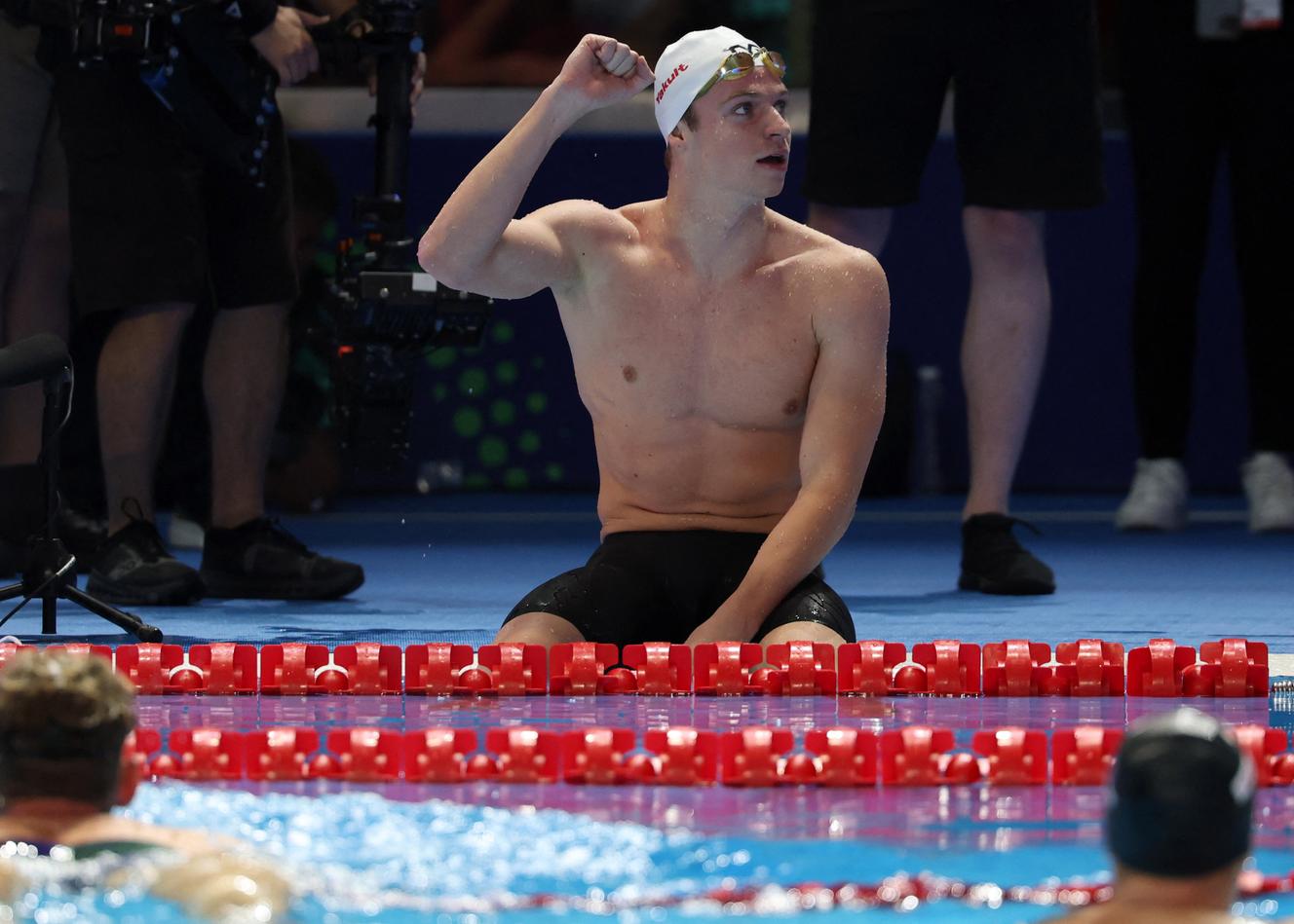 Léon Marchand, désormais septuple champion du monde, aspire à « sortir de sa zone de confort » pour durer