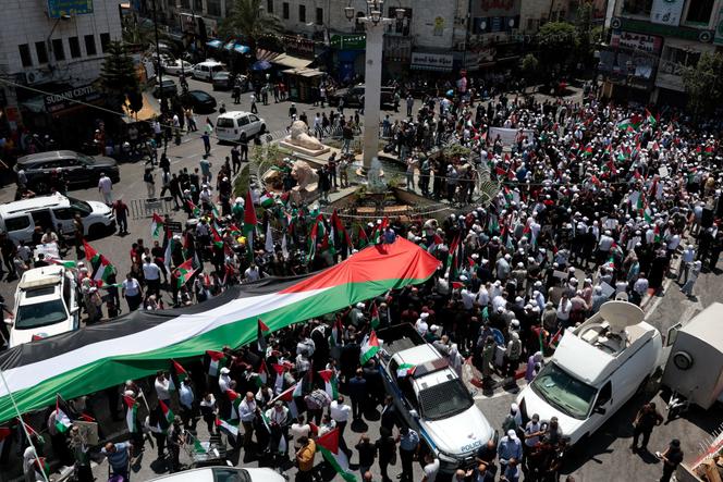 Manifestation de solidarité avec Gaza et les prisonniers palestiniens détenus dans les prisons israéliennes, à Ramallah, en Cisjordanie, le 3 août 2025. 