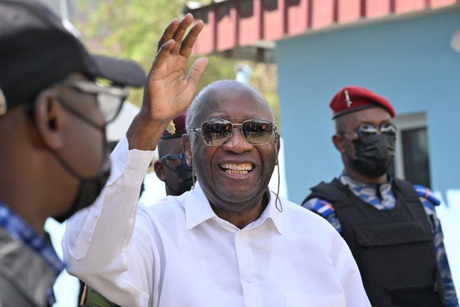 L’opposant ivoirien Laurent Gbagbo arrive au siège de sa formation, le Parti des peuples africains-Côte d’Ivoire (PPA-CI), à Abidjan, le 26 avril 2025.