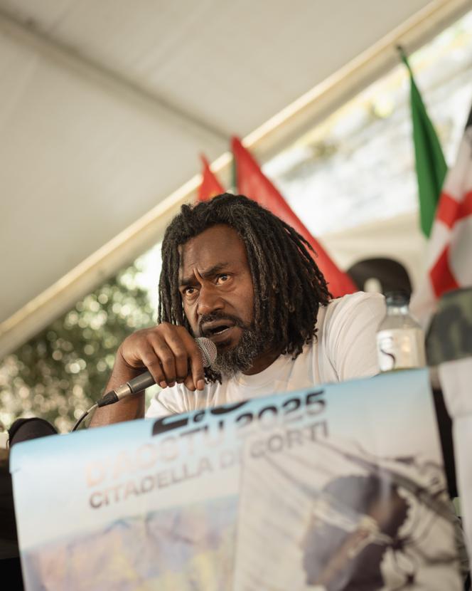 Dimitri Qenegei, militant kanak, lors de la 43e édition des Journées internationales de Corte (Haute-Corse), dimanche 3 août 2025.