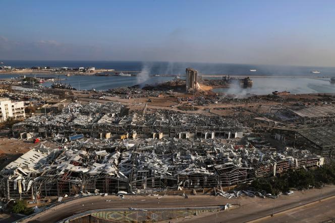 Vue générale du port de Beyrouth après la gigantesque explosion du 5 août 2020.