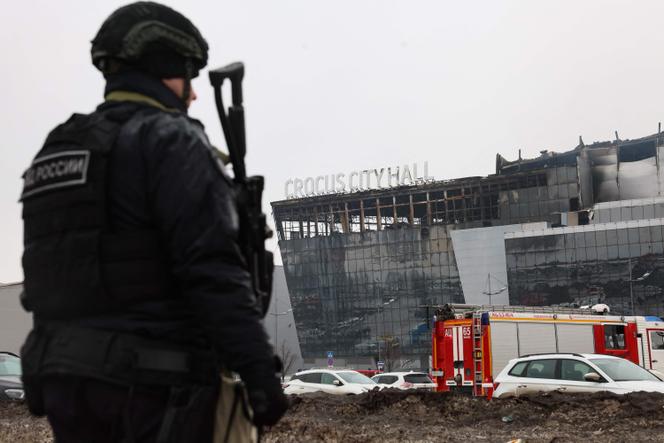 Devant le Crocus City Hall, à la périphérie de Moscou, après un attentat, le 23 mars 2024.