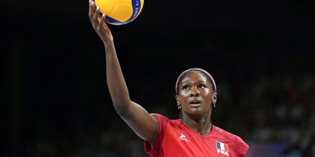 Mondial féminin de volley : Iman Ndiaye, la pointue « made in USA » qui porte les espoirs de l’équipe de France