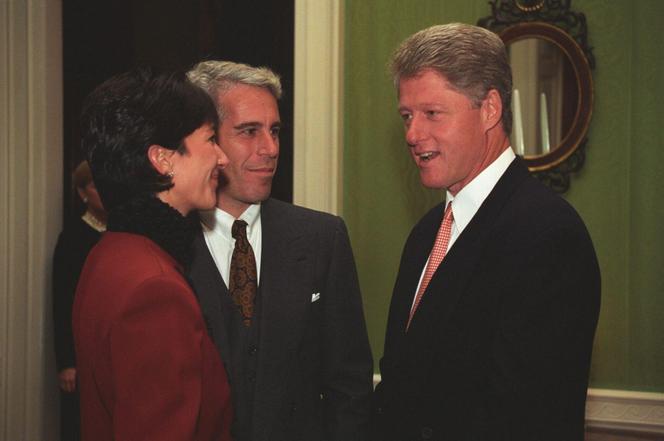 Ghislaine Maxwell, Jeffrey Epstein et Bill Clinton, alors président des Etats-Unis, à la Maison blanche, à Washington, en 1993.