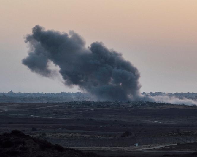 Après l'explosion de bâtiments à Beit Hanoun (bande de Gaza), depuis Sdérot, en Israël, le 17 juillet 2025.