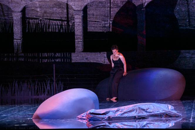 Ausrine Stundyte dans « One Morning Turns into an Eternity », mis en scène par Peter Sellars au Festival de Salzbourg, en Autriche, en juillet 2025.