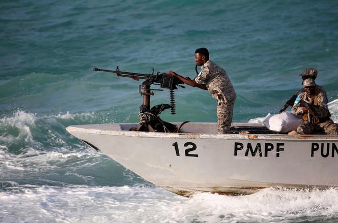 Des membres de la police maritime du Puntland patrouillent dans le golfe d’Aden, au large de la Somalie, le 30 janvier 2025.
