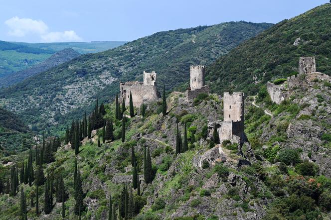 Les châteaux de Lastours, dans l’Aude, le 23 mai 2023.