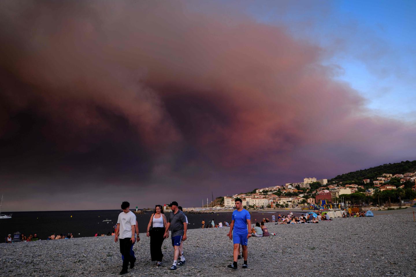 Fire in southern France burns 8,000 hectares
