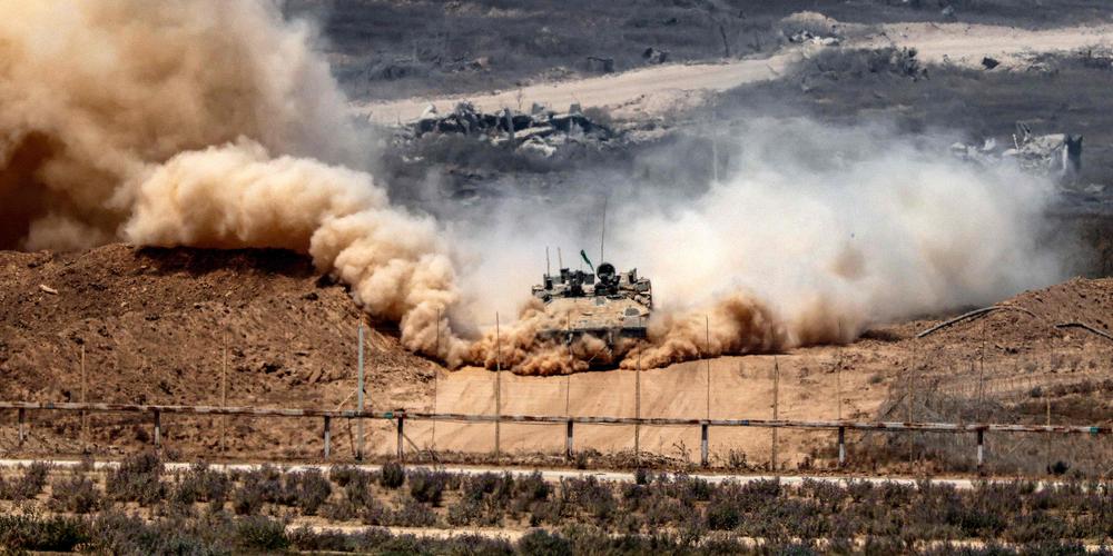 Un véhicule blindé d’infanterie de l’armée israélienne, à la frontière sud d’Israël avec la bande de Gaza, le 5 août 2025. - JACK GUEZ/AFP