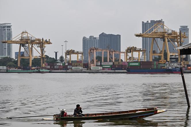 Au port de Bangkok, en Thaïlande, le 8 avril 2025.