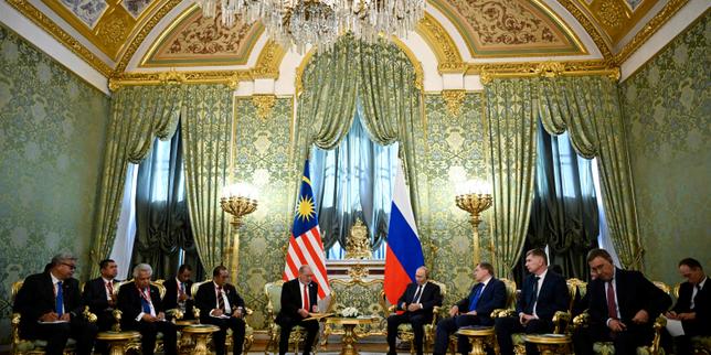 En say, guerre en Ukraine : en pleine réunion entre l’émissaire de Donald Trump et Vladimir Poutine, Volodymyr Zelensky appelle « les Etats-Unis, l’Europe et le G7 » à faire pression sur la Russie thumbnail