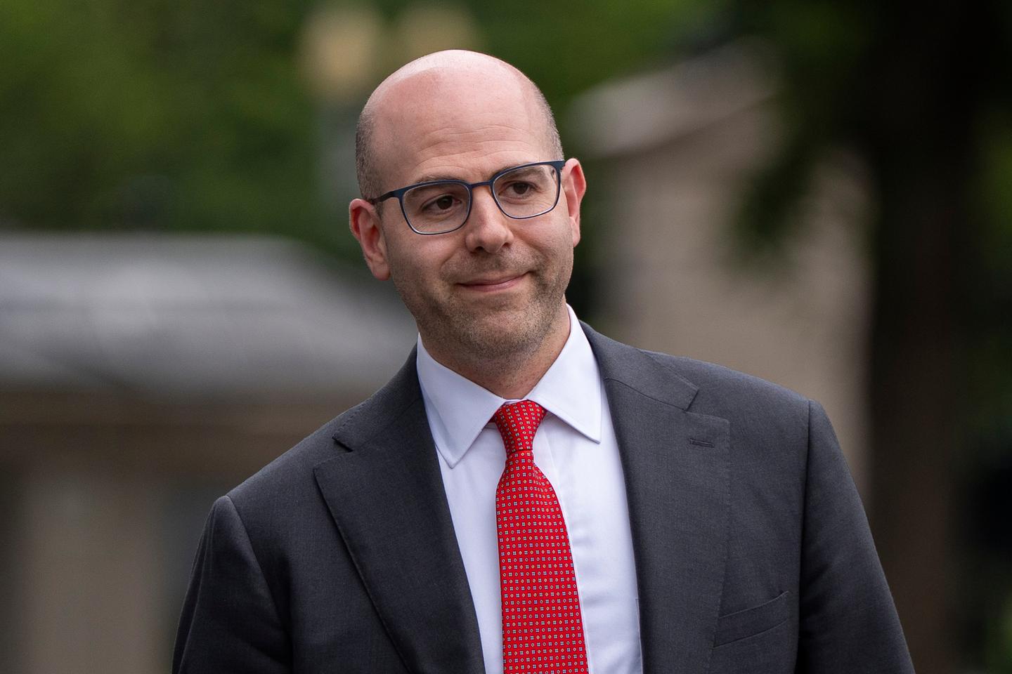 Trump chooses top economic aide for vacant Fed seat