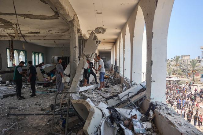 Après une frappe israélienne sur l’école Khadija, qui hébergeait des personnes déplacées, à Deir Al-Balah, dans le centre de la bande de Gaza, le 27 juillet 2024.