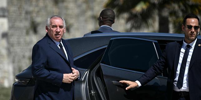 Suppression de deux jours fériés : « Il faut bien que ce travail supplémentaire soit réalisé », martèle François Bayrou dans un courrier aux partenaires sociaux
