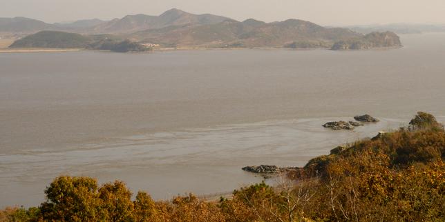 Un Nord-Coréen fuit à la nage vers la Corée du Sud accroché à du polystyrène