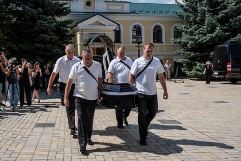 La procession funèbre de la journaliste ukrainienne Viktoria Roshchyna, à Kiev, le 8 août 2025.